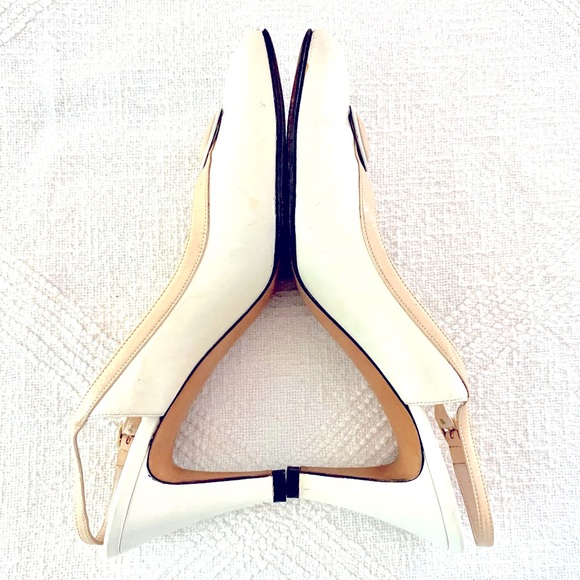 Salvatore Ferragamo Two Tone Cream Slingback Pumps Vintage Style Size 9 - Picture 4 of 9